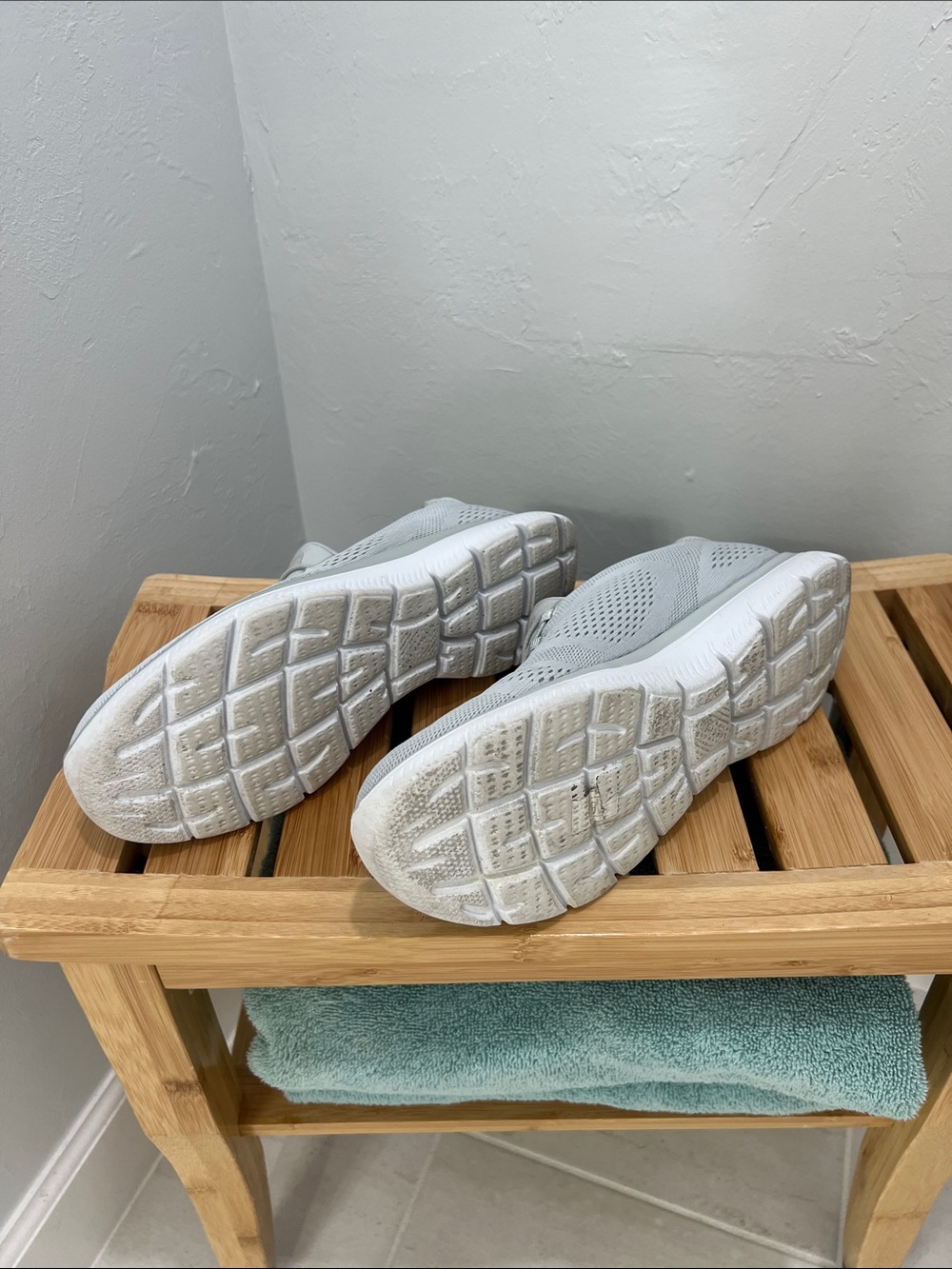 Skechers Womans 9 Light Gray Slip-On Athletic Sneakers with Pink Logo Accents - Picture 6 of 11